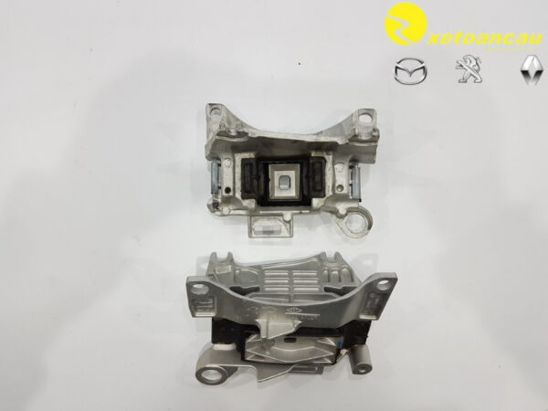 Chân máy trước traí SM3 2014 Fluence