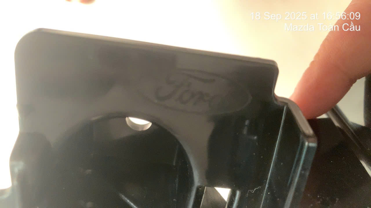 Den hau ngoai phai Everest 2023 (1)