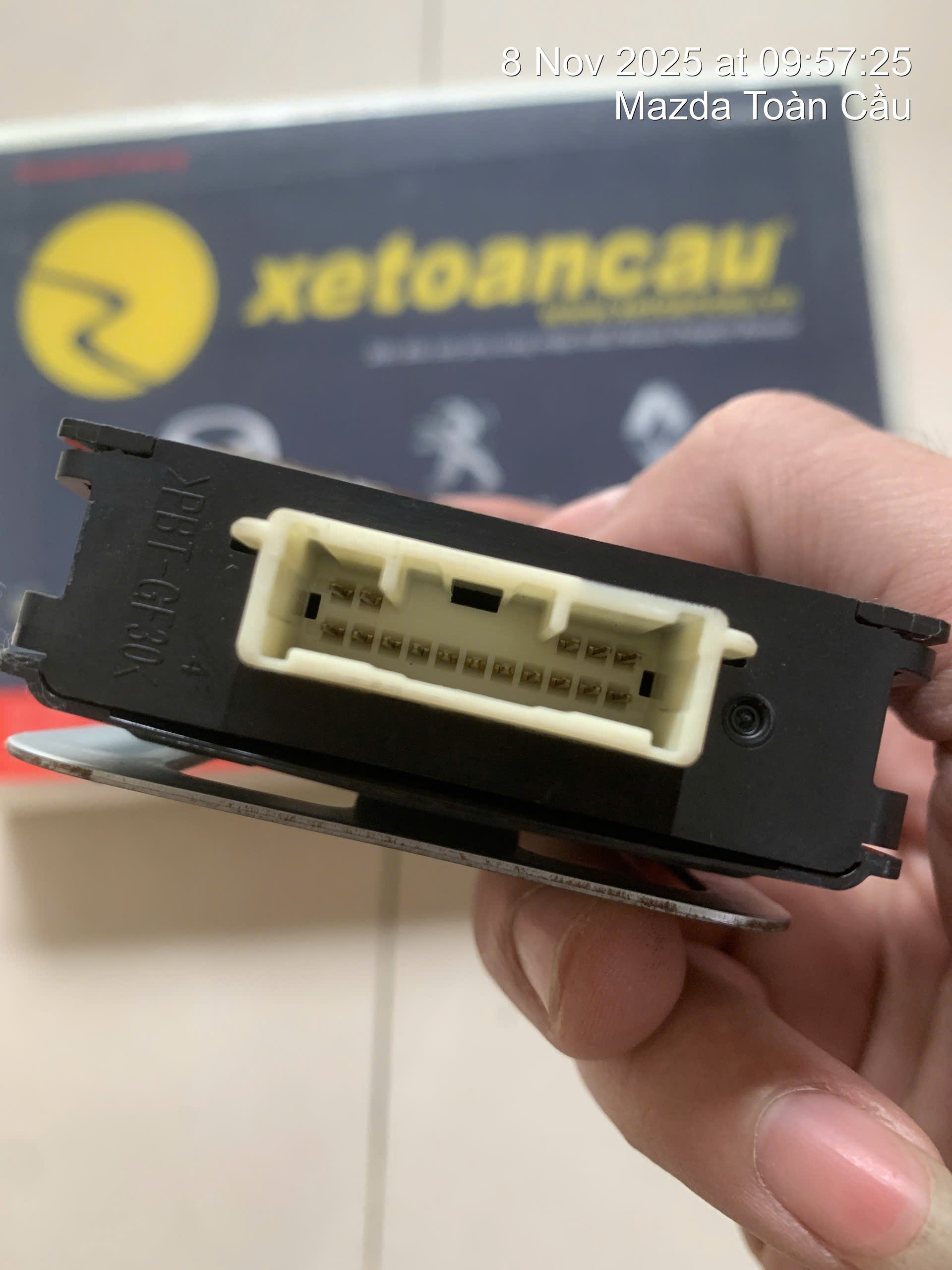 Hop dieu khien den pha M2 2020 2025 Chung CX3 Rungruang (1)